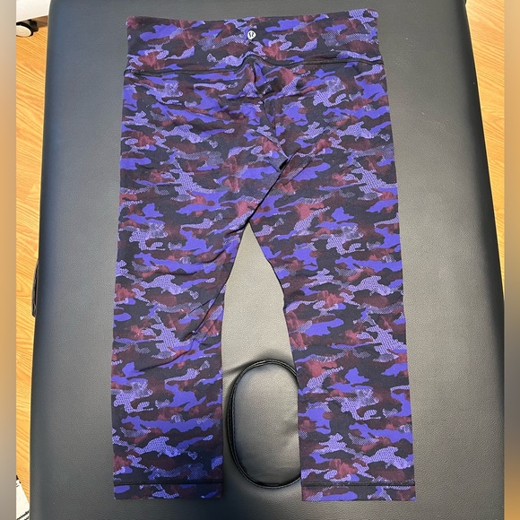 Lululemon Cropped Wunder Under Leggings - Picture 2 of 2